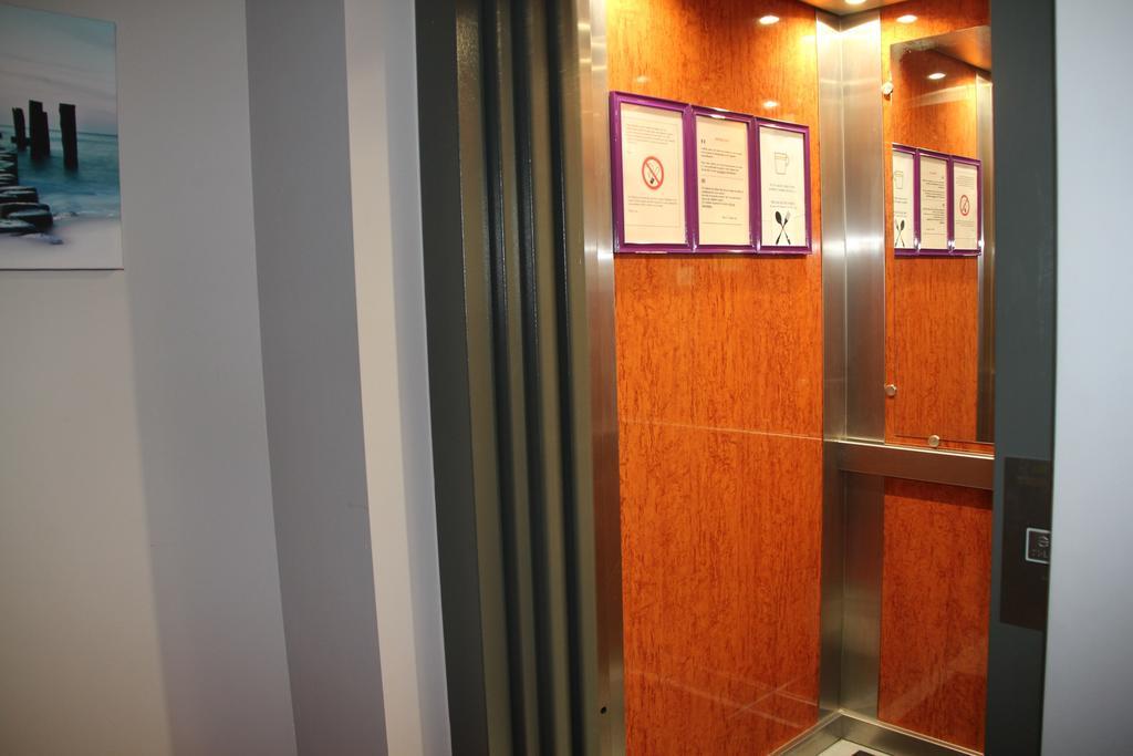 Hotel La Louve La Louviere Ngoại thất bức ảnh