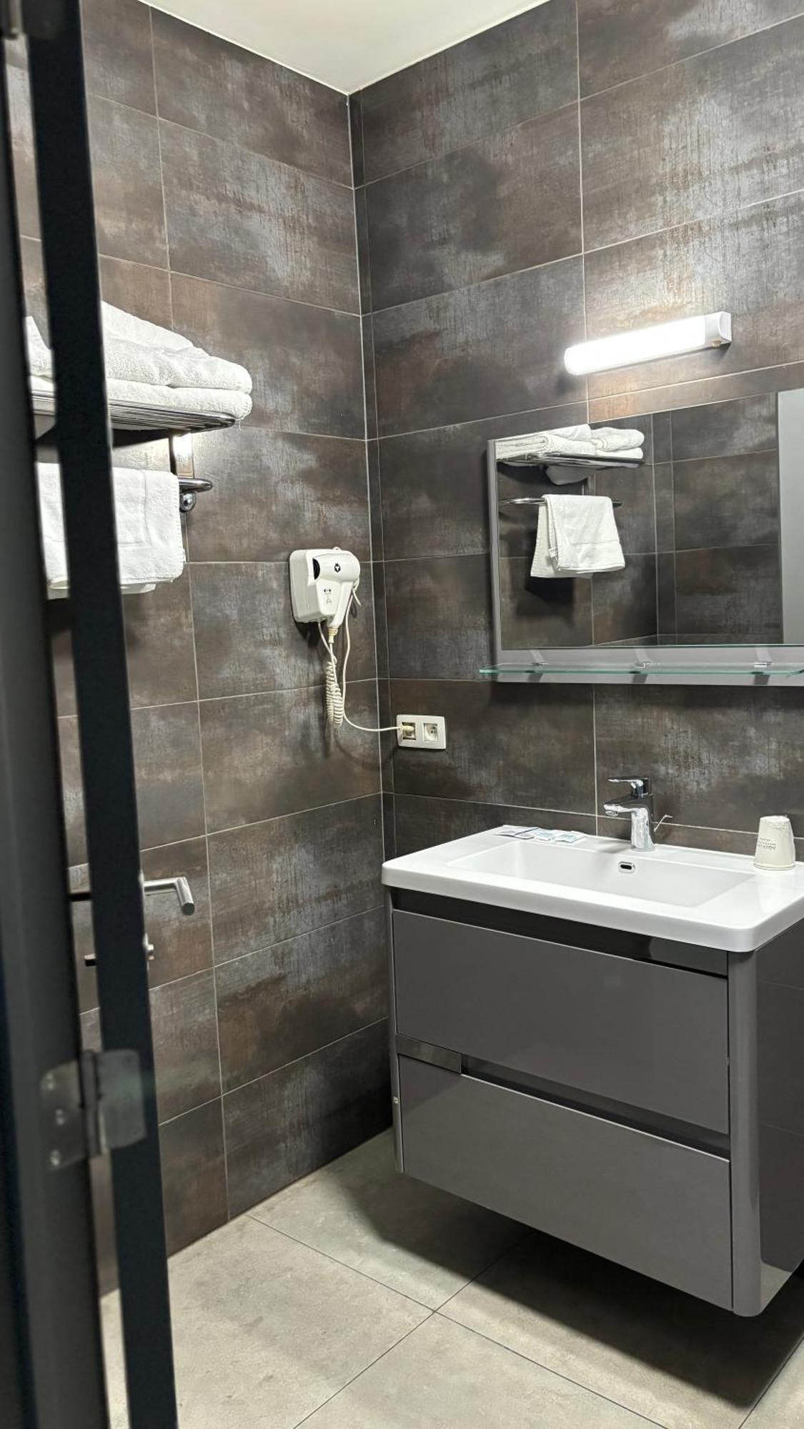Hotel La Louve La Louviere Ngoại thất bức ảnh