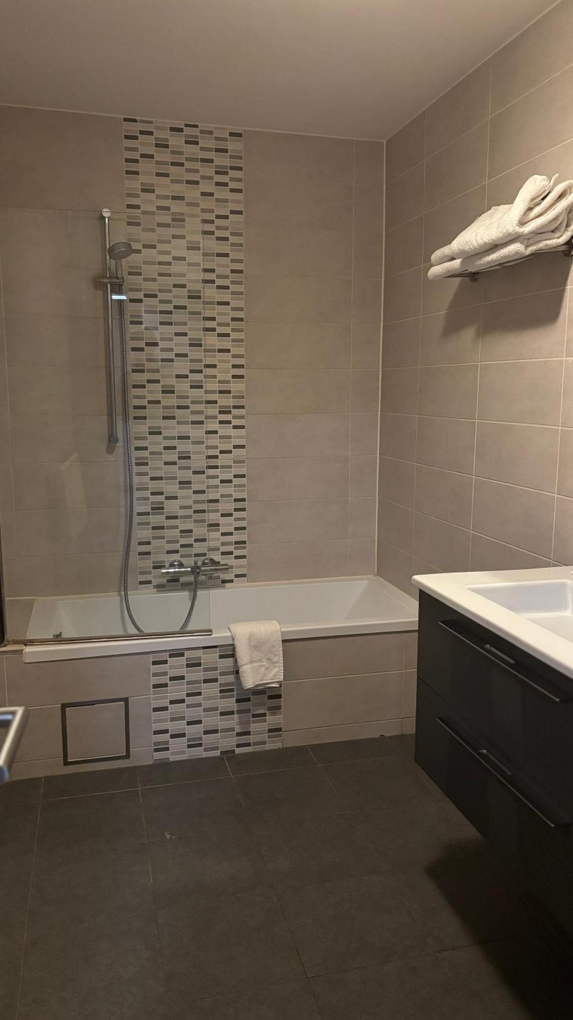 Hotel La Louve La Louviere Ngoại thất bức ảnh