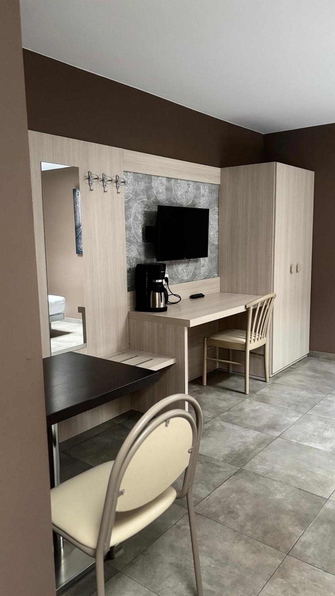Hotel La Louve La Louviere Ngoại thất bức ảnh