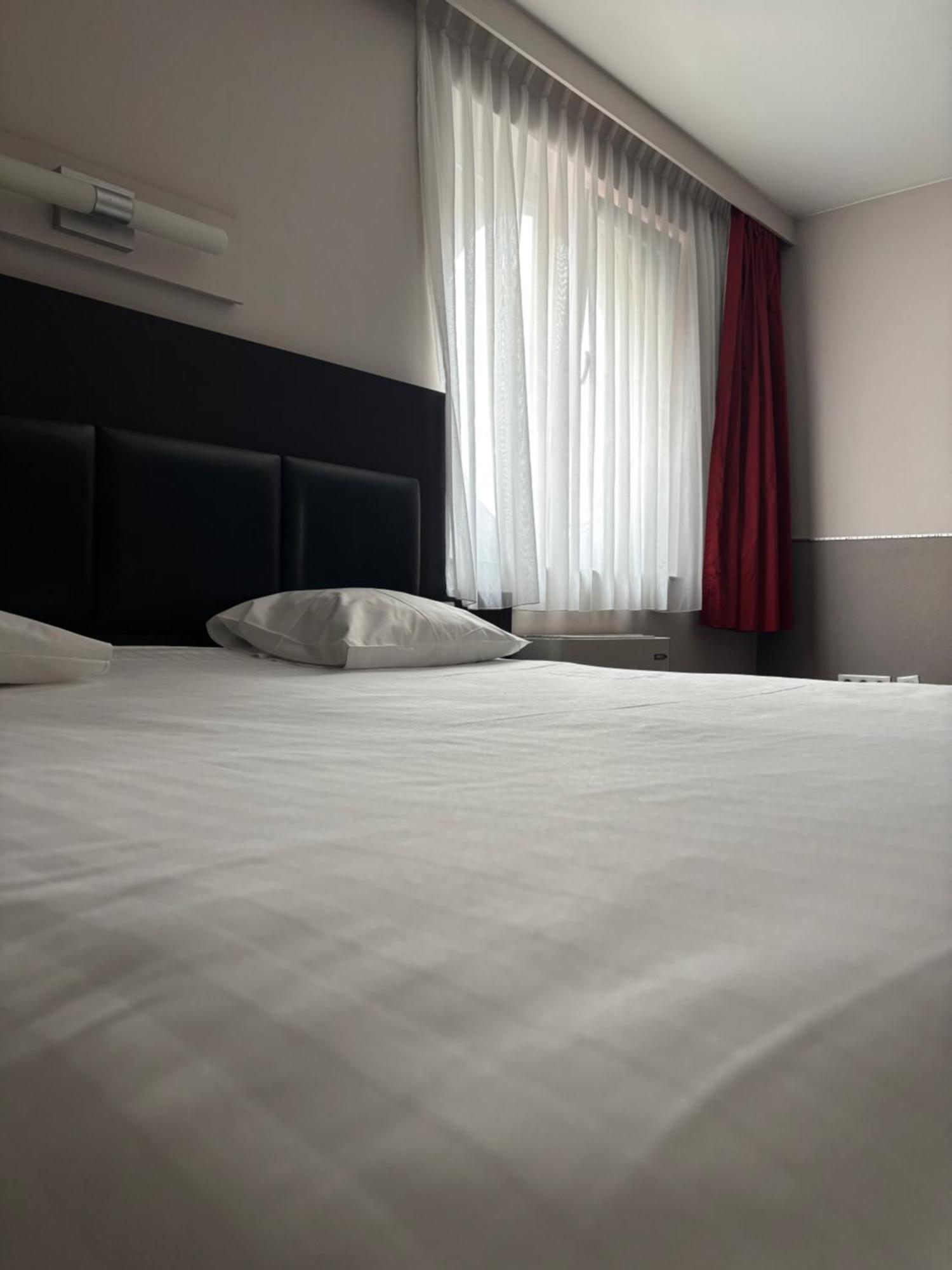 Hotel La Louve La Louviere Ngoại thất bức ảnh