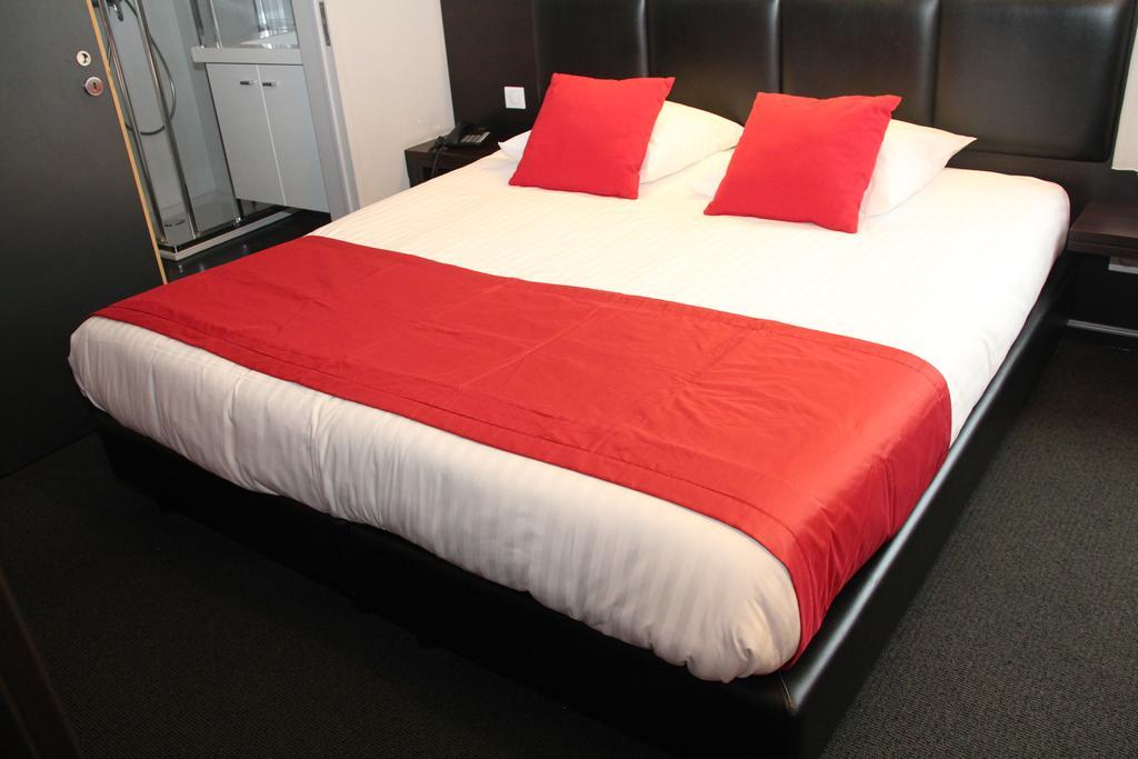 Hotel La Louve La Louviere Ngoại thất bức ảnh