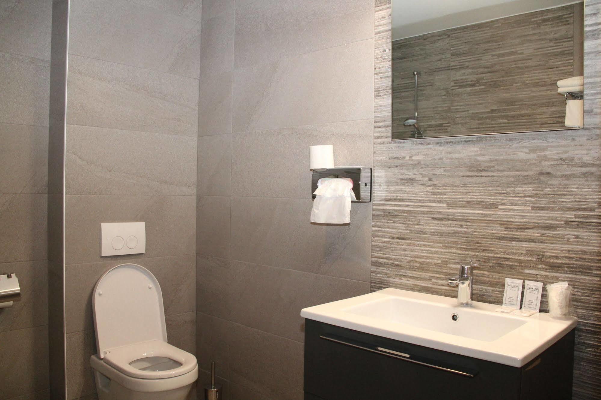 Hotel La Louve La Louviere Ngoại thất bức ảnh
